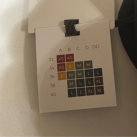 SHADE & SHORE Bikini Top Ruffles and Center Decorative Ring Black Medium 8/10 - Picture 9 of 9